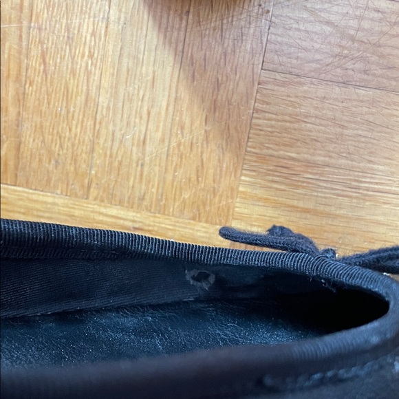 Classic Black Coach Ballet Flats with Bow Detail - Picture 5 of 7